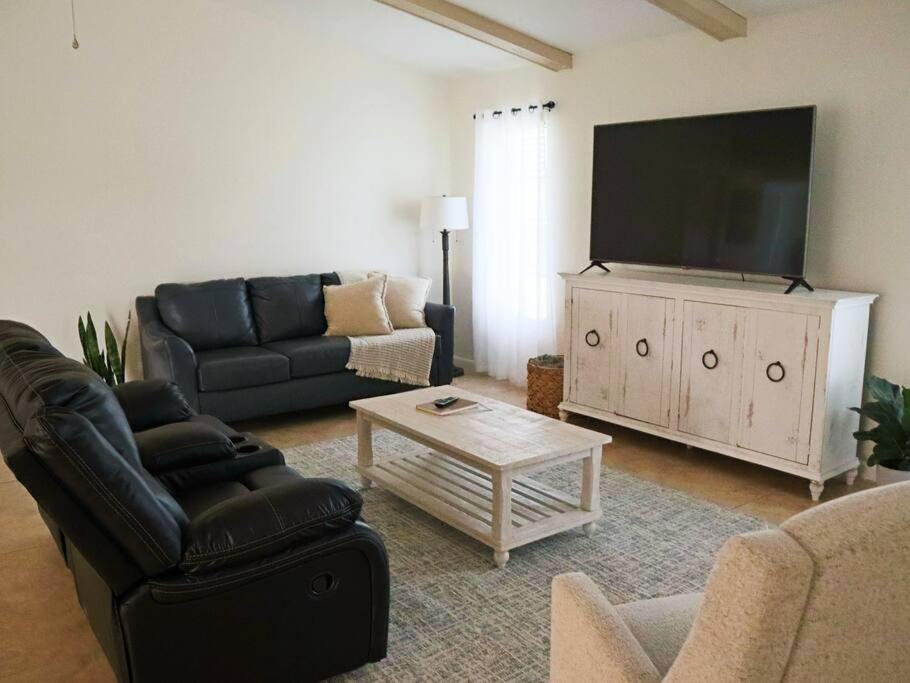 Cozy Retreat, Heated Pool, Water Canal, Bikes,3 Bedroom Cape Coral Dış mekan fotoğraf