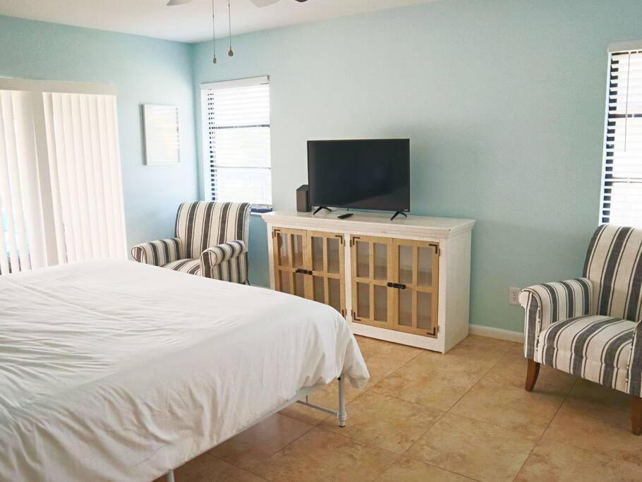 Cozy Retreat, Heated Pool, Water Canal, Bikes,3 Bedroom Cape Coral Dış mekan fotoğraf