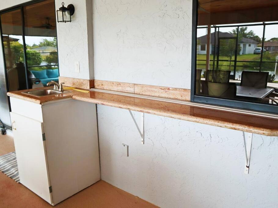Cozy Retreat, Heated Pool, Water Canal, Bikes,3 Bedroom Cape Coral Dış mekan fotoğraf