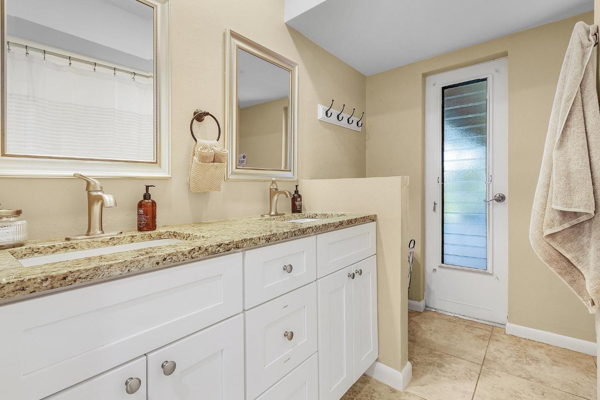 Cozy Retreat, Heated Pool, Water Canal, Bikes,3 Bedroom Cape Coral Dış mekan fotoğraf