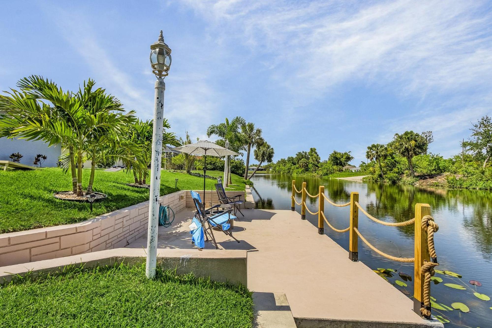 Cozy Retreat, Heated Pool, Water Canal, Bikes,3 Bedroom Cape Coral Dış mekan fotoğraf