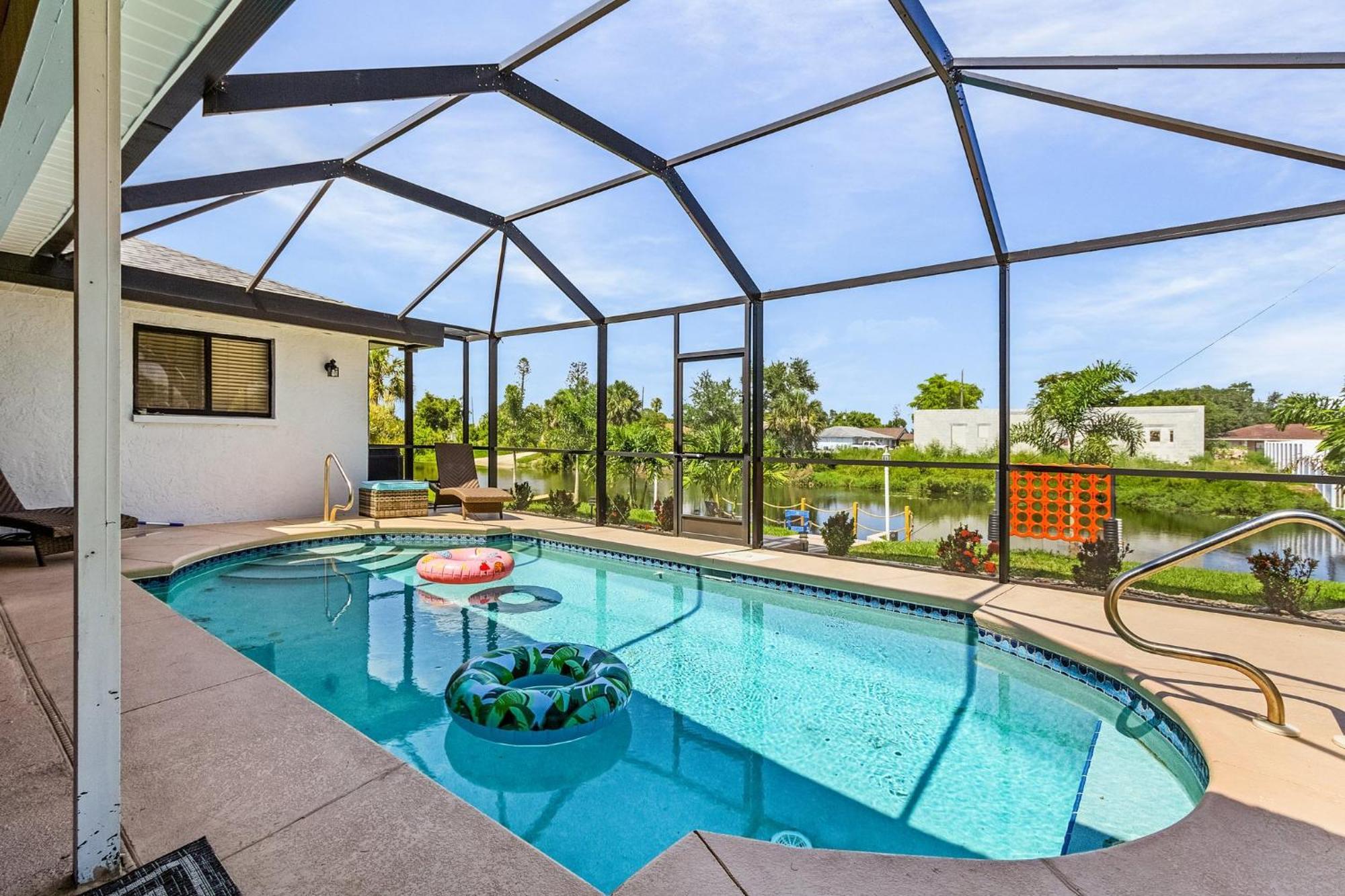 Cozy Retreat, Heated Pool, Water Canal, Bikes,3 Bedroom Cape Coral Dış mekan fotoğraf