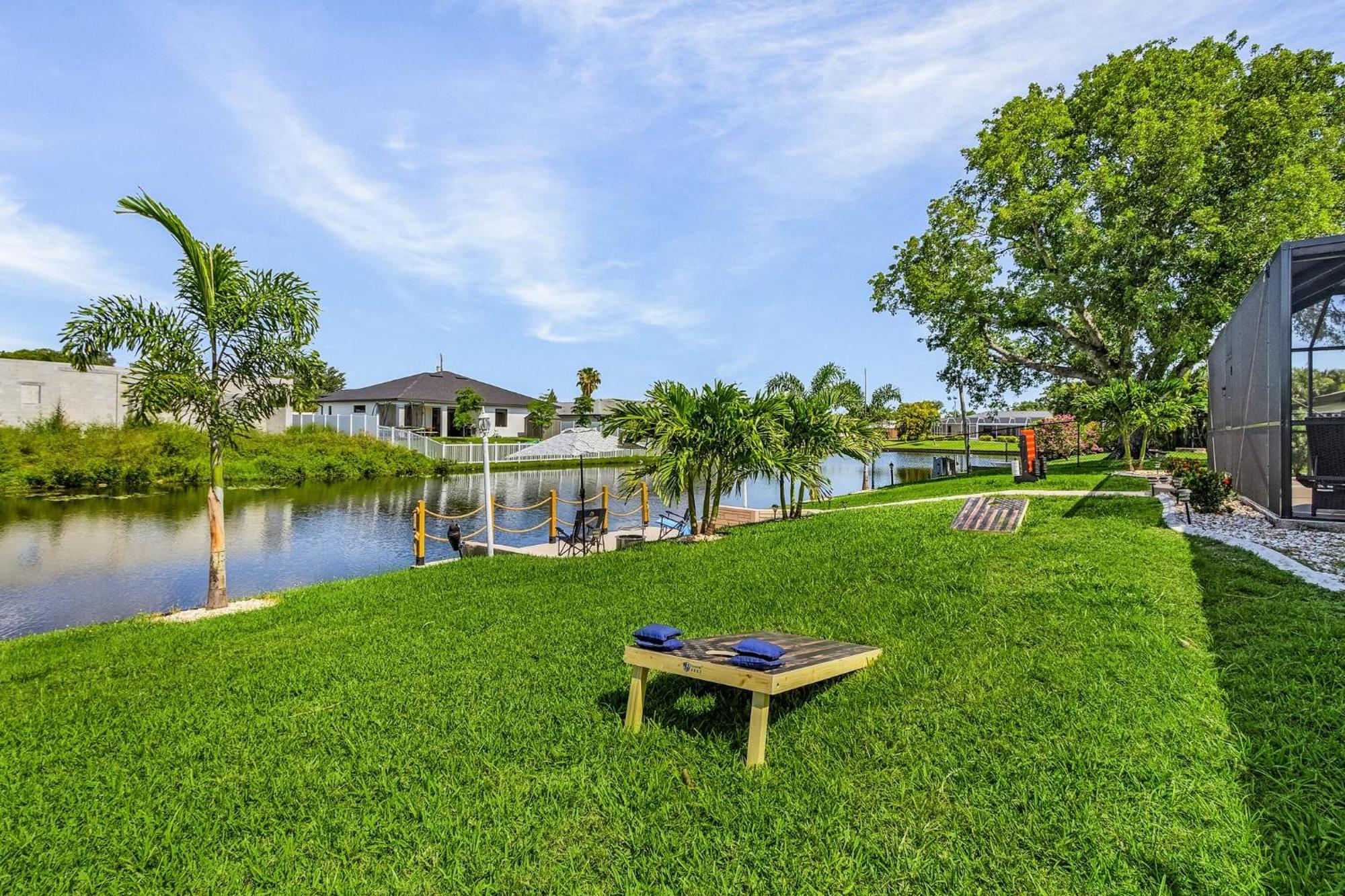 Cozy Retreat, Heated Pool, Water Canal, Bikes,3 Bedroom Cape Coral Dış mekan fotoğraf