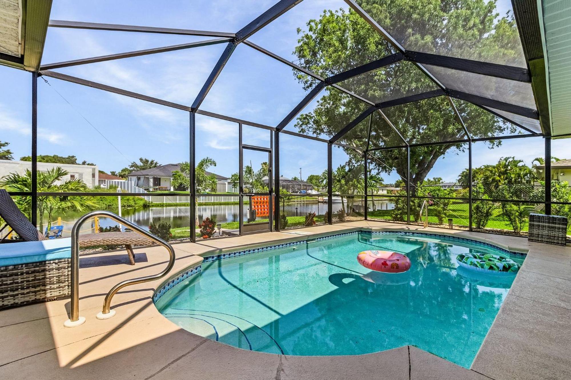 Cozy Retreat, Heated Pool, Water Canal, Bikes,3 Bedroom Cape Coral Dış mekan fotoğraf